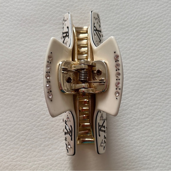 ?Hair Claw Clip with crystals w/letters LV main image 4